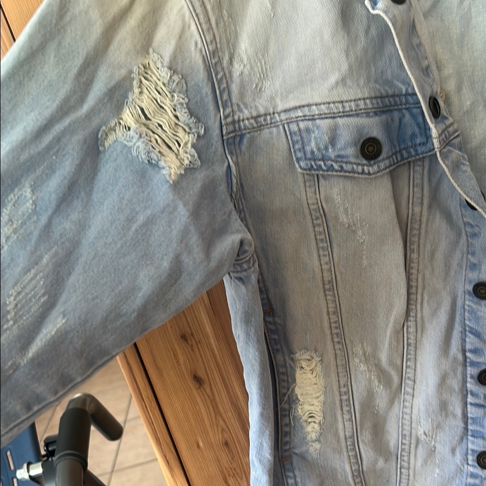 GUESS Distressed Light Blue Jean Jacket - Picture 4 of 4